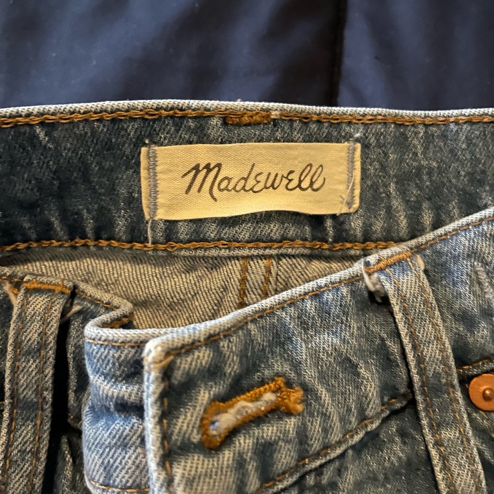Classic women’s straight leg jean from Madewell.